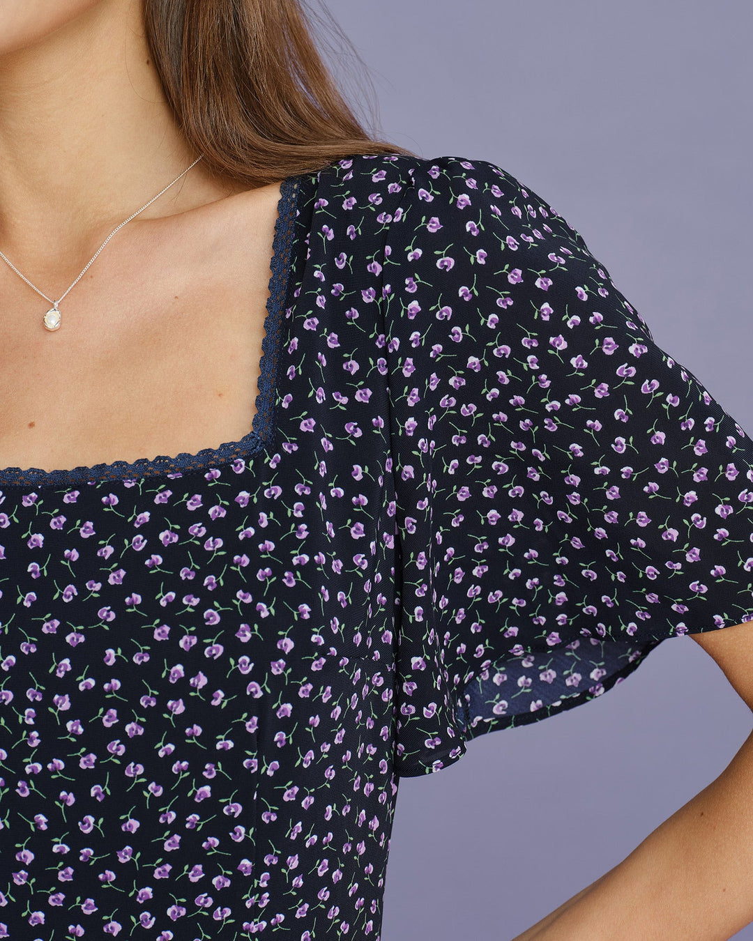 Vestido Midi de Manga Mariposa Floral Púrpura