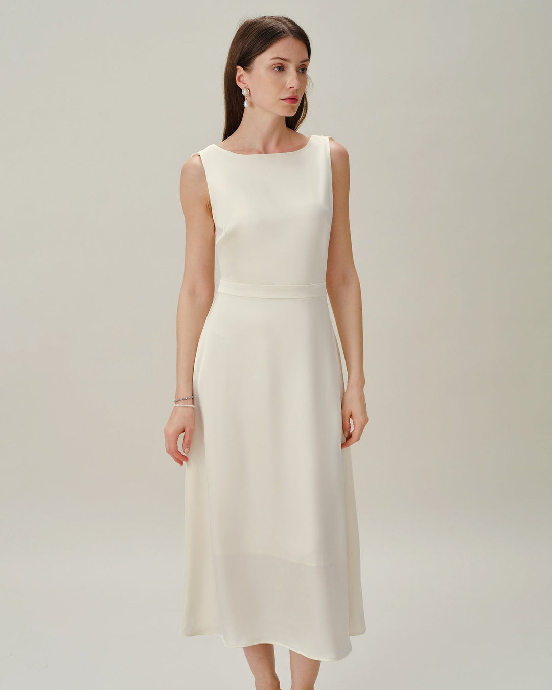 Vestido Midi de Satén Perla con Escote Barco Melocotón