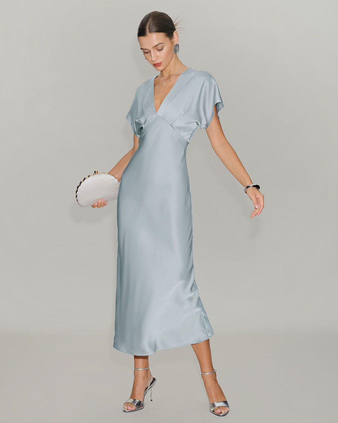 Vestido Midi de Satén con Cuello en V y Mangas de Cowl