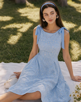 Vestido Midi de Bordado con Cuello Barco Azul