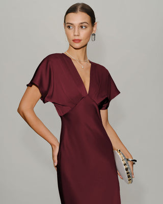 Vestido Midi de Satén Rojo Vino con Mangas de Capucha