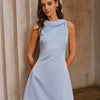 Vestido Mini Sin Espalda de Satén Azul con Cuello de Cowl