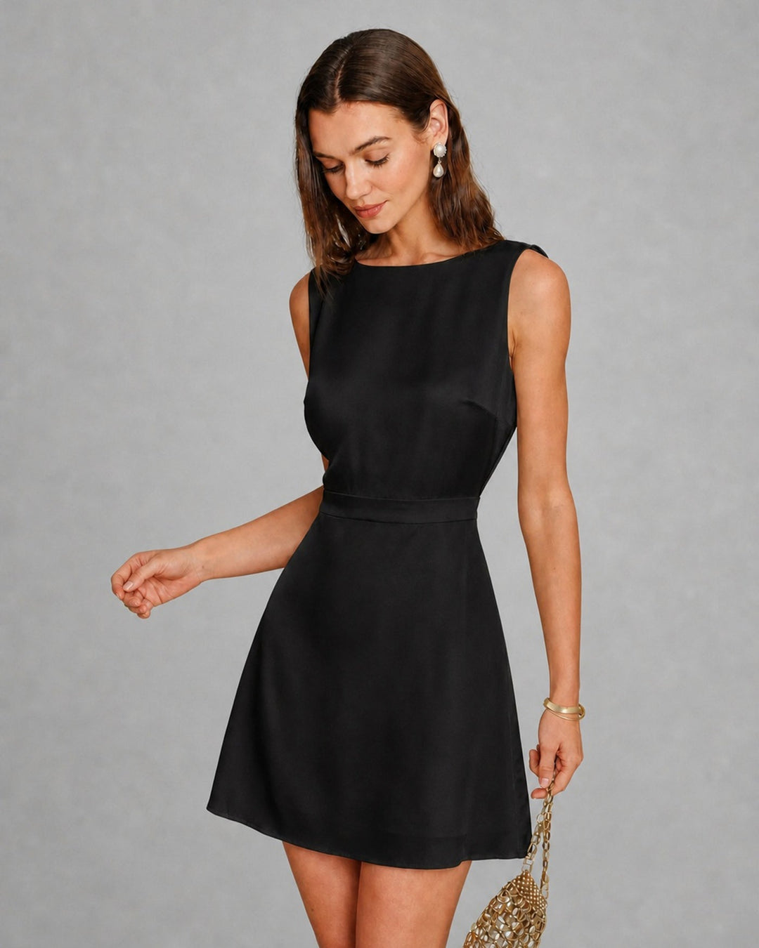Vestido Mini A-Line de Perlas con Cuello Barco Negro