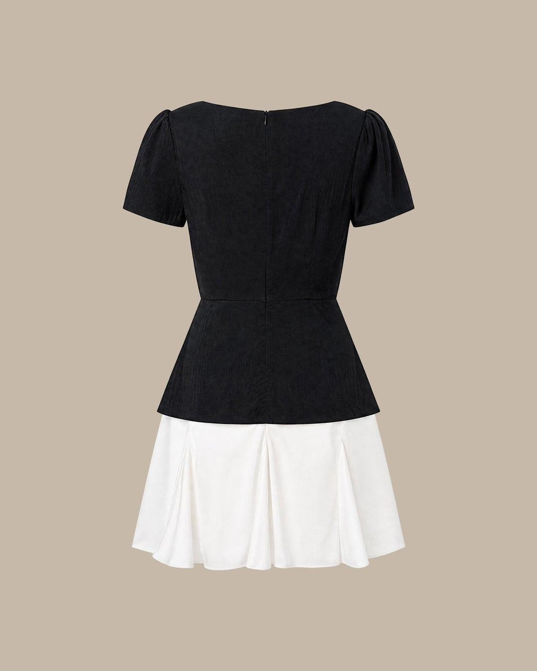 Vestido Mini de Cuello Cuadrado Negro con Contraste