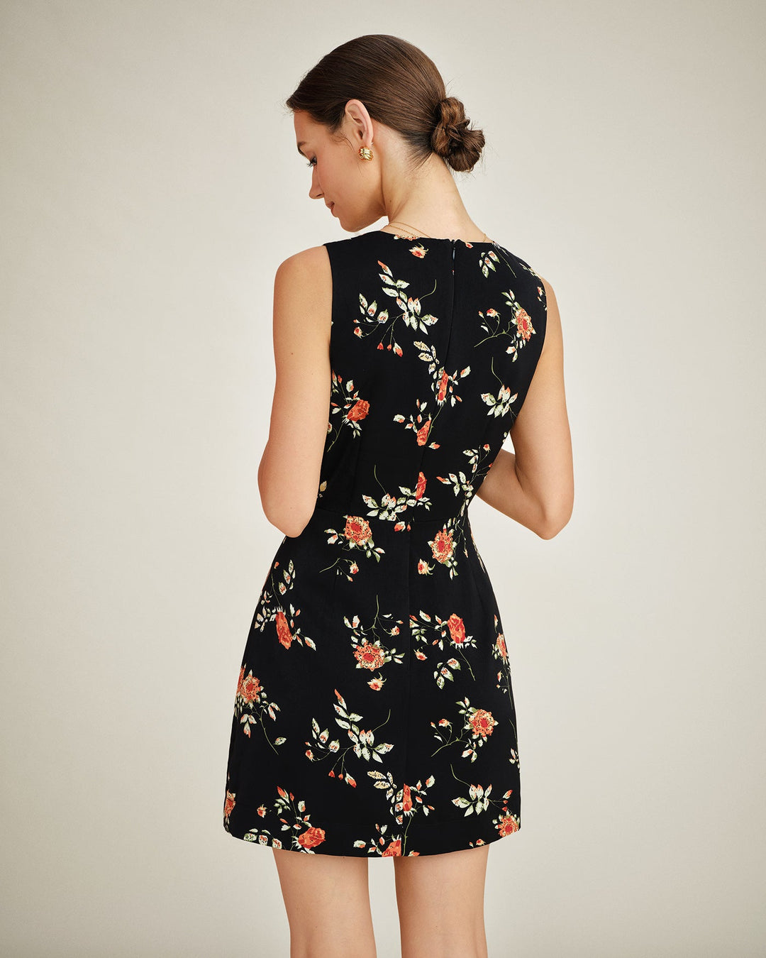 Vestido Mini A-Line Floral con Cuello en V Negro