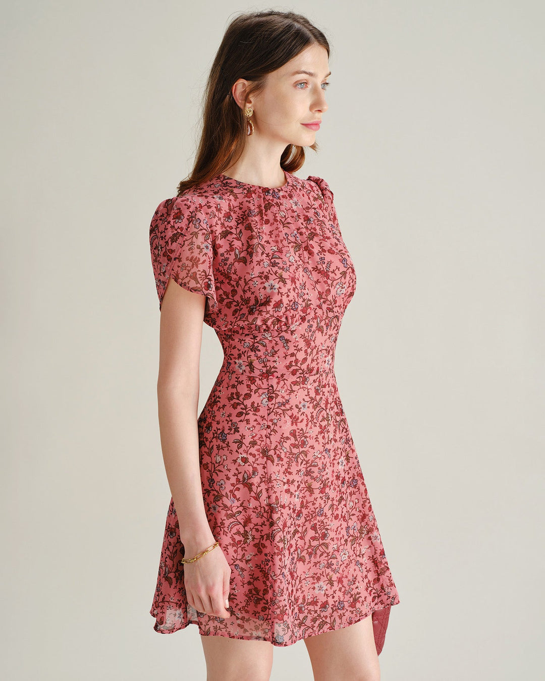 Vestido Mini de Chifón con Volantes Florales en Rosa