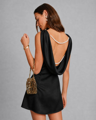 Vestido Mini A-Line de Perlas con Cuello Barco Negro
