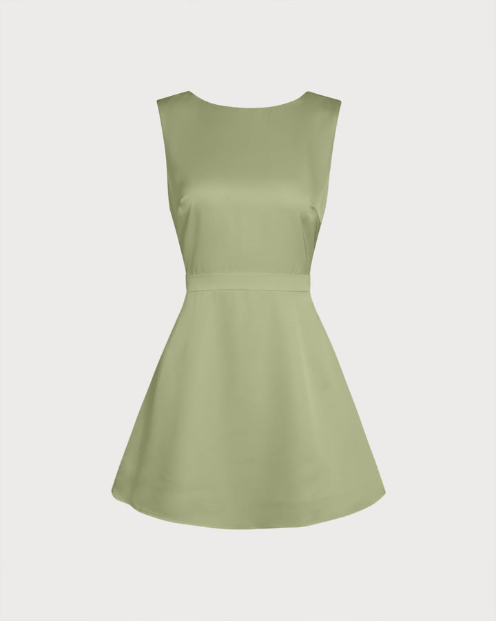 Vestido Mini de Satén Perla con Cuello Barco Verde