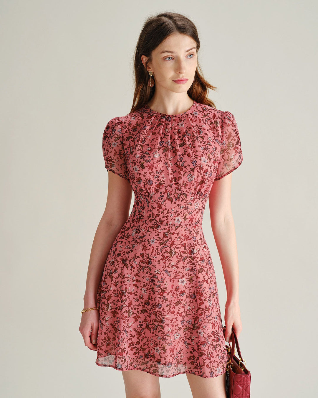 Vestido Mini de Chifón con Volantes Florales en Rosa