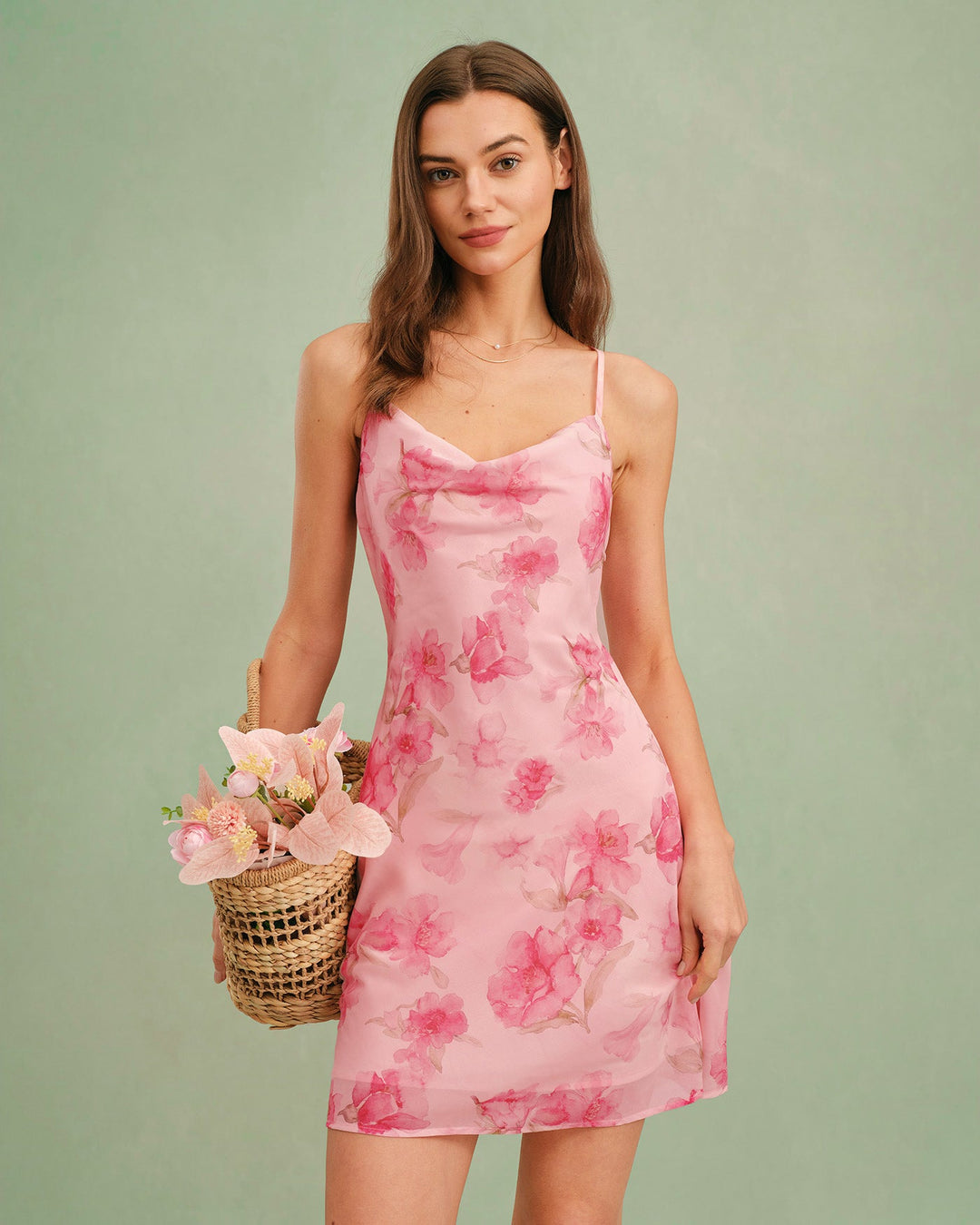 Vestido Mini Deslizante Floral con Cuello de Cowl Rosa
