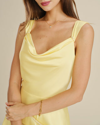 Vestido Mini de Satén con Cuello de Cowl Amarillo