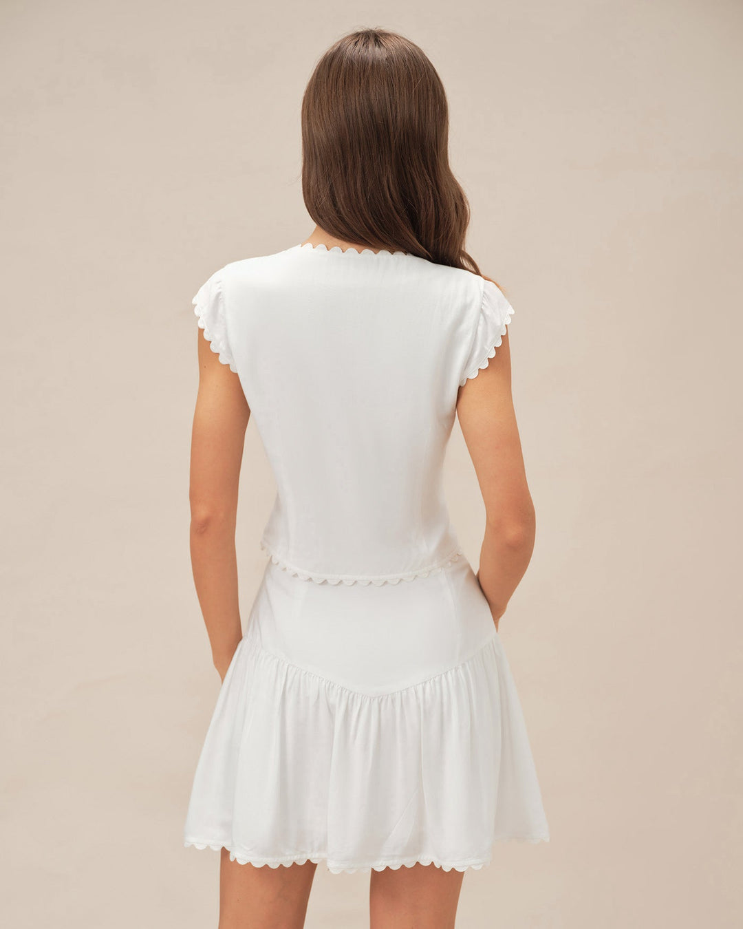 Falda Mini Arrugada con Botón Blanca