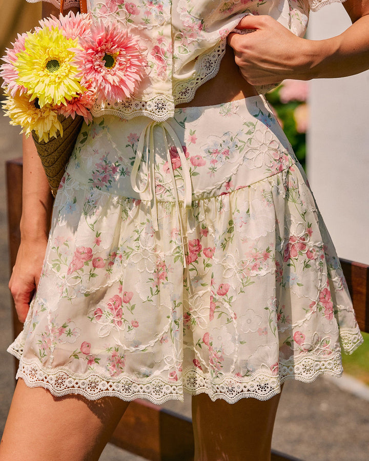 Mini Falda de Encaje Floral con Cinta