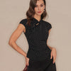 Camiseta de Cuello Mandarín con Lunares Negros