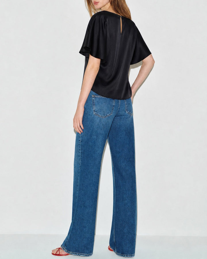 Camiseta Negra con Cuello de Cowl y Mangas de Mariposa