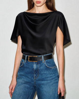 Camiseta Negra con Cuello de Cowl y Mangas de Mariposa